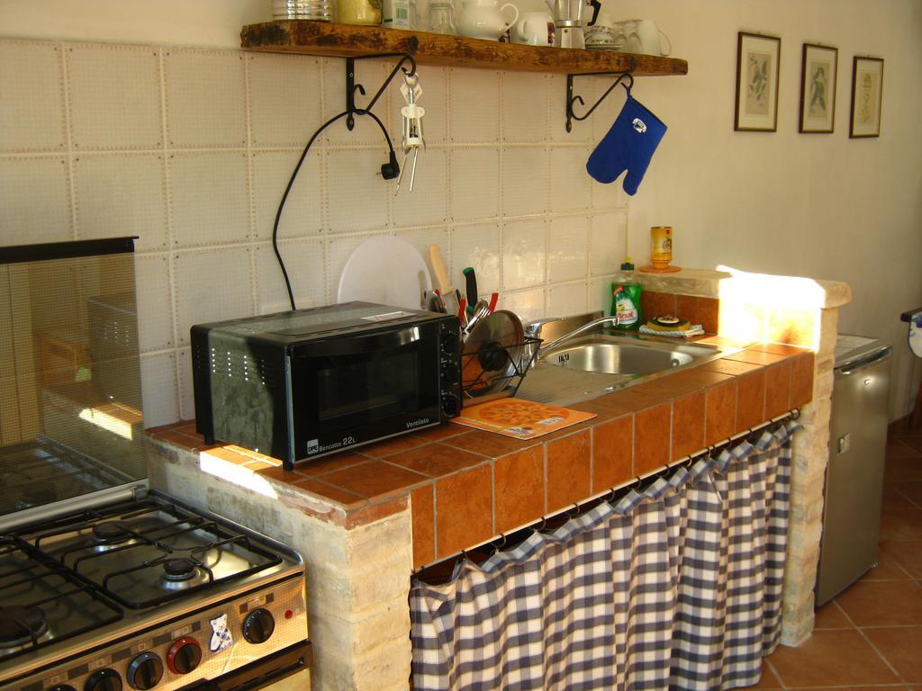 Apartamento BB Fonterrante Monterubbiano Habitación foto